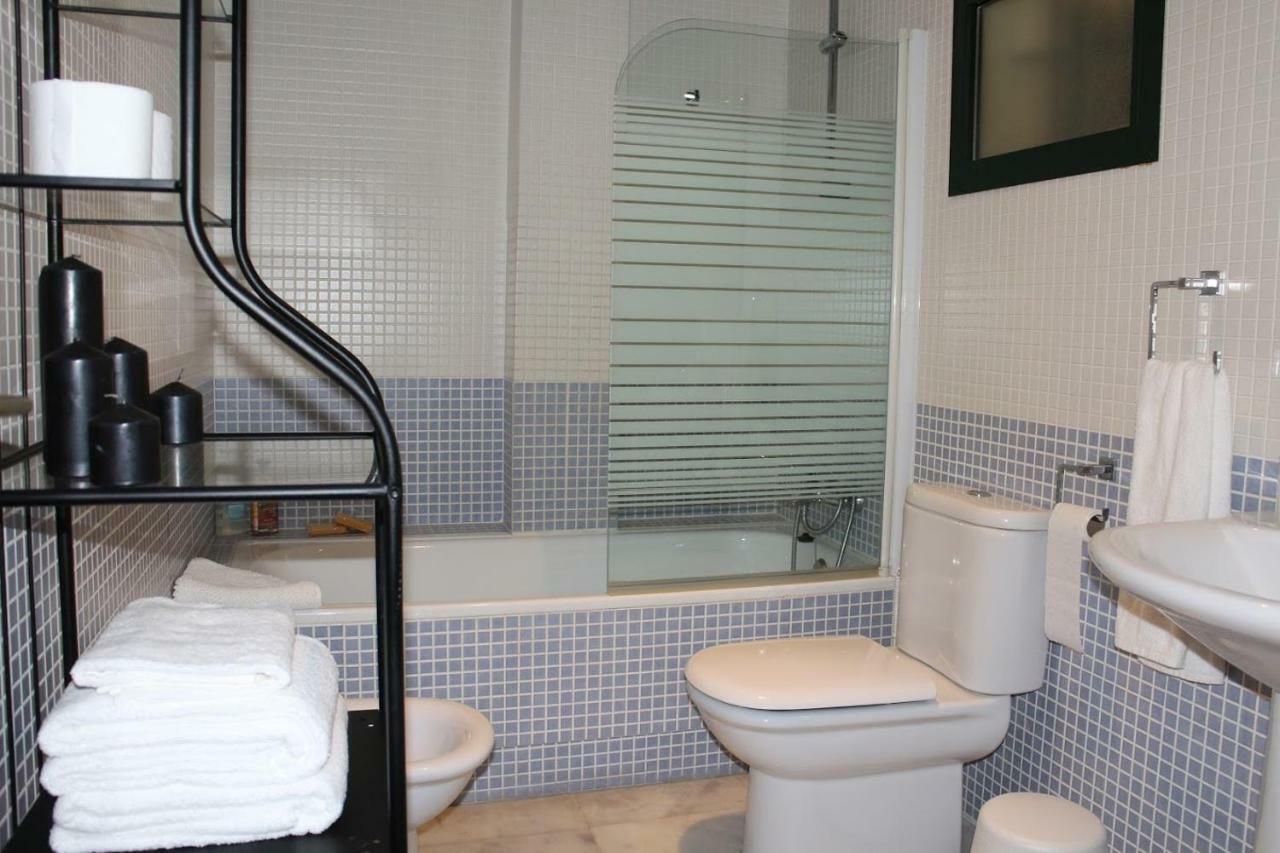 Apartamentos Rg Triana, Calle Castilla Con Patio Sevilla Exteriör bild